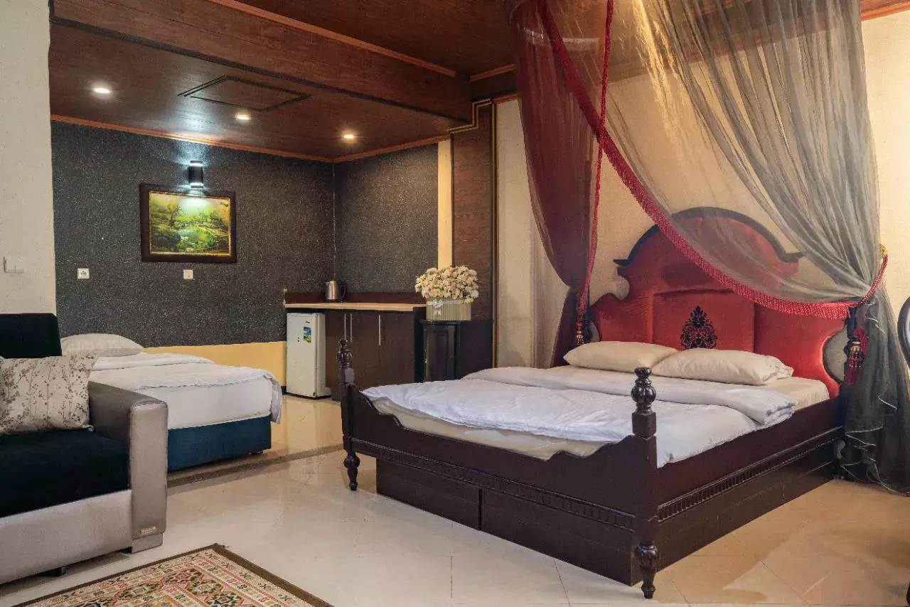 Alibaba https://cdn.alibaba.ir/ostorage/hotel-accommodation-images/69db7474347d52b68c6acc0d_اتاق سه تخته (دید به دریا).webp